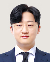 이윤형 사진