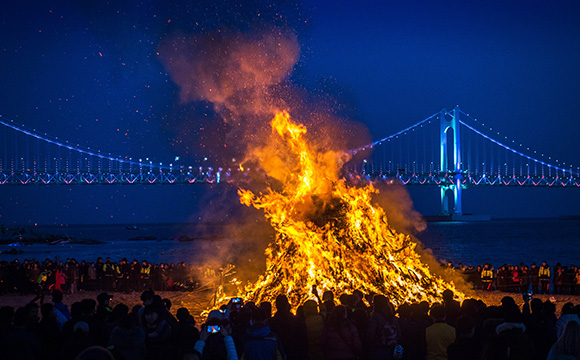 Jeongwol Daeboreum Suyeong Traditional Daljip Nori