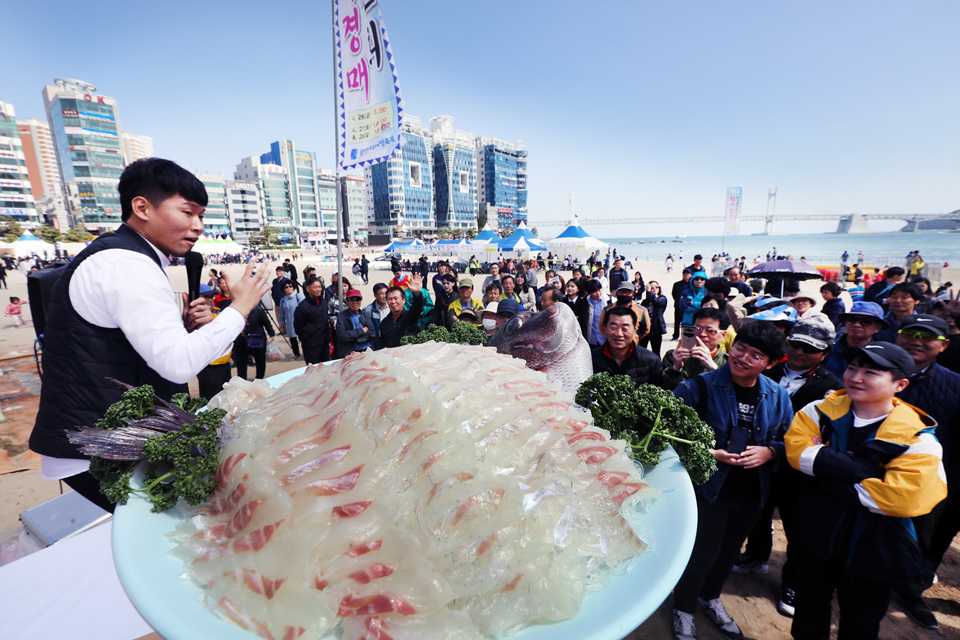 광안리어방축제 활어회 깜짝 경매 광안리어방축제 활어회 깜짝 경매