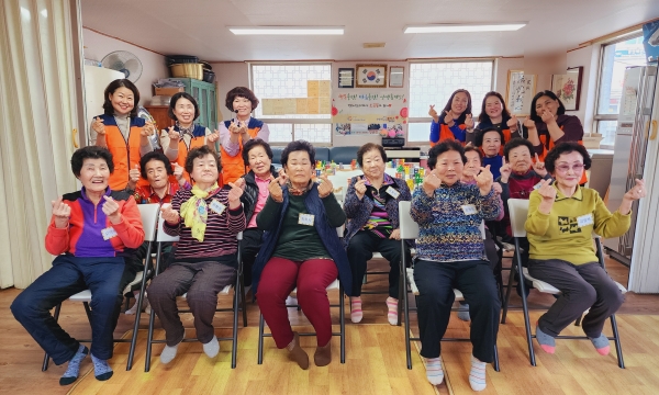 우리 동아리 최고! 노인 치매예방 놀이봉사 동아리 소공뜰 / 어르신 계신 곳 어디라도 달려갑니다 3