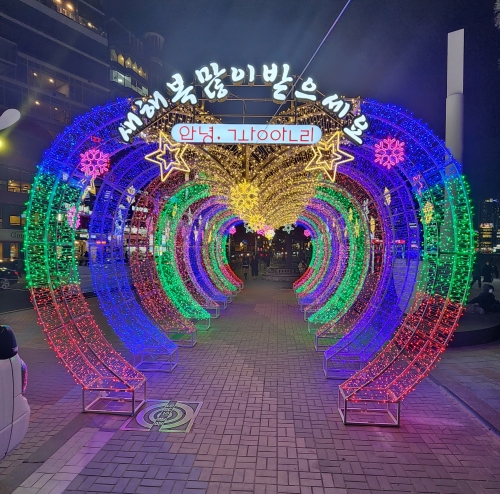 2025 푸른 뱀 조형물 광안리해변 등장 2