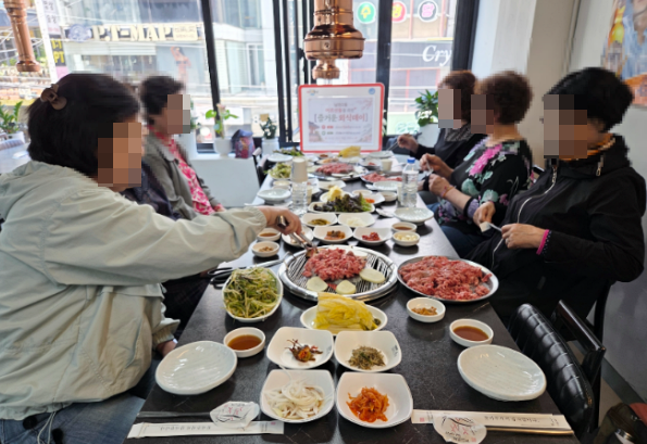 어버이날, 동네 어르신께 공경과 감사의 마음 전해 첨부파일 이미지