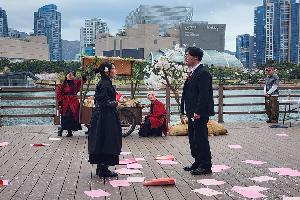명예기자가 간다-수영강 블로썸데이/꽃비 내리는 산책로, 사랑의 감정을 부르는 공연