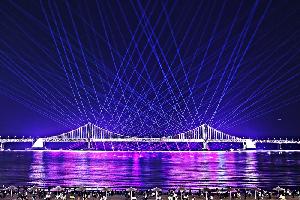 빛으로 물든 광안리