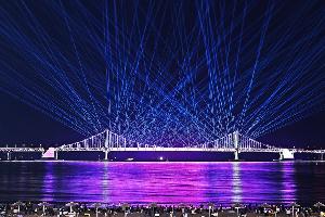 드론을 넘어 레이저까지 더 화려해진 광안리 밤바다로 초대합니다