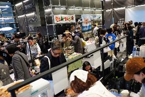 서울 성수에서 열린 팝업 행사 성황